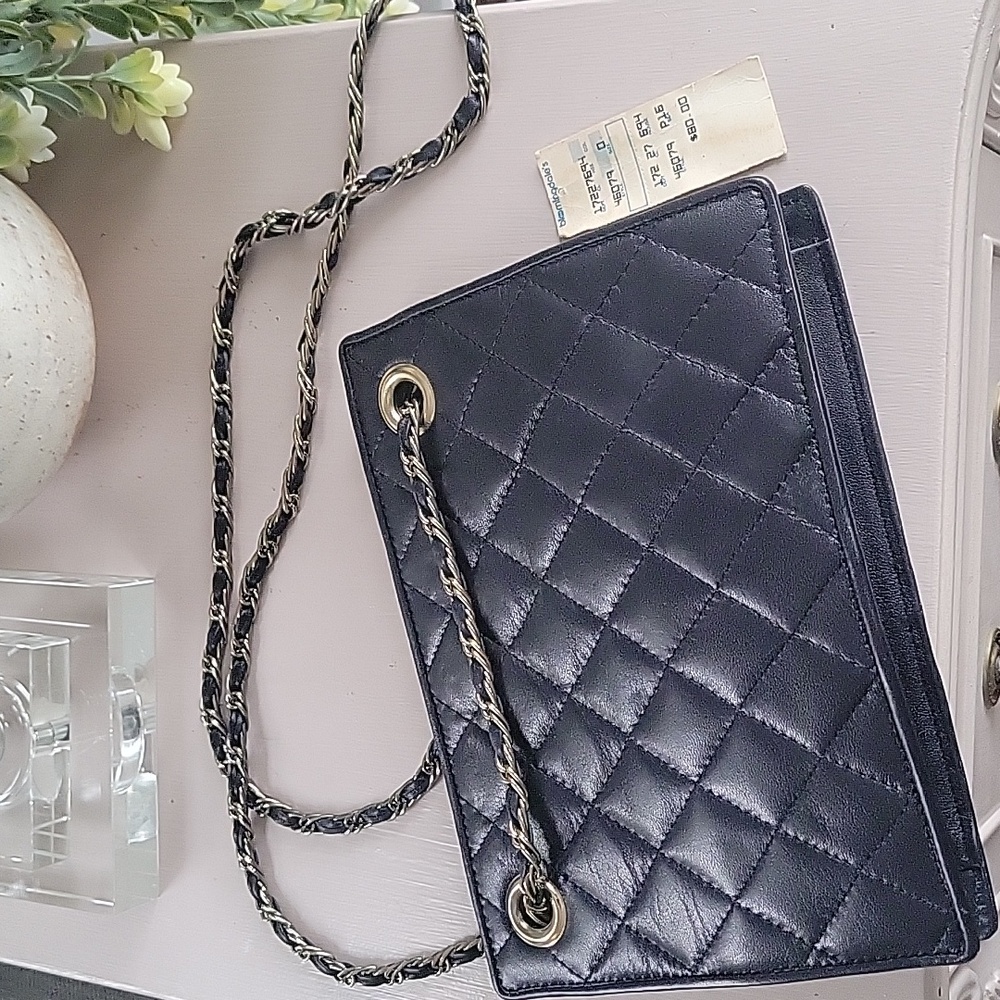 Bloomingdale's Quilted Navy Blue Chain Shoulder Bag - Picture 5 of 12